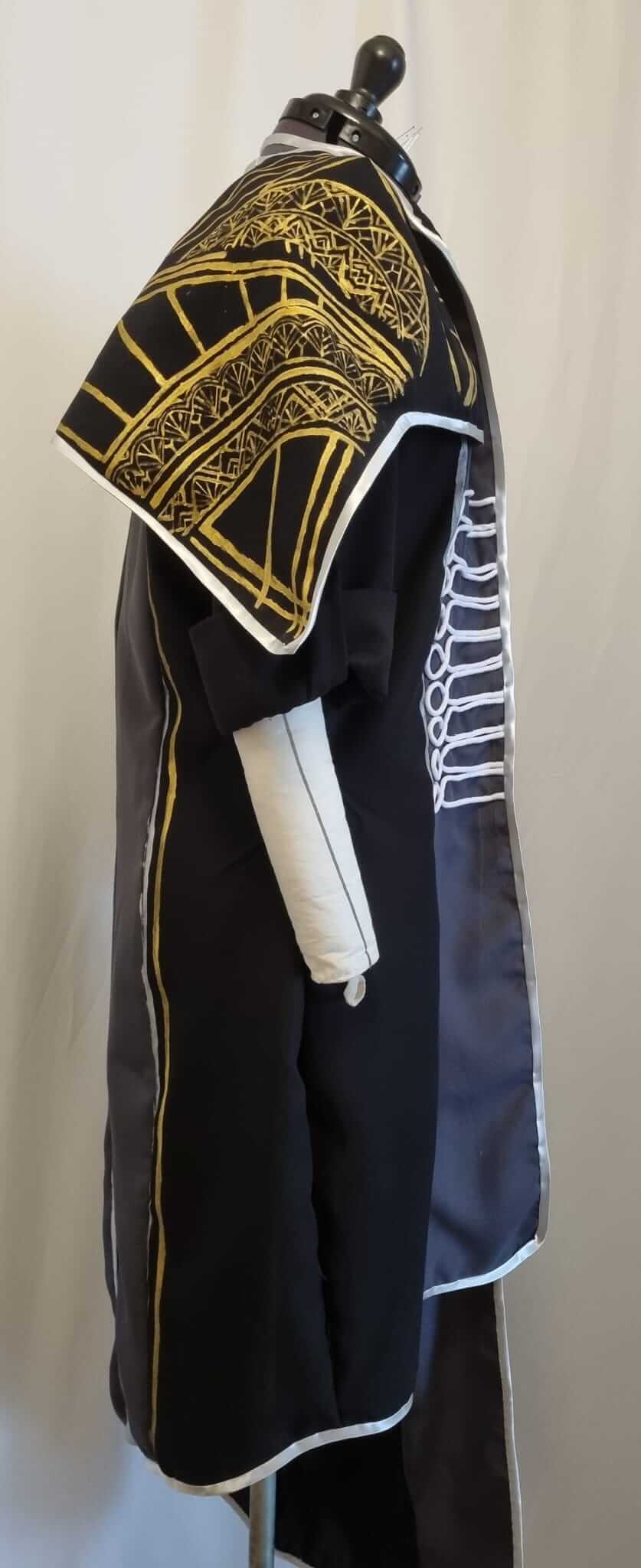 Veste de Gustave de Clair Obscur de coté