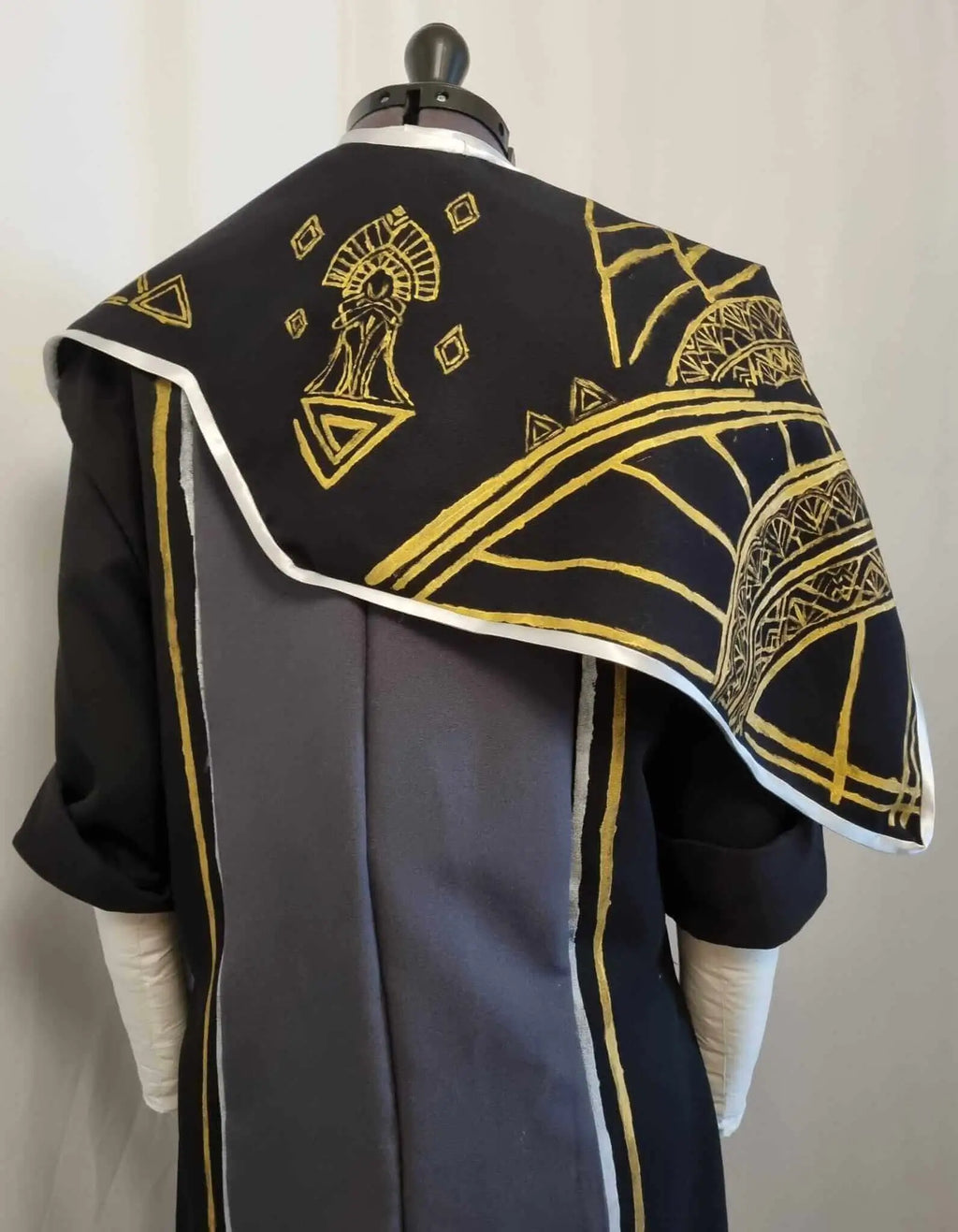 Manteau cape de Gustave de Clair Obscur dos