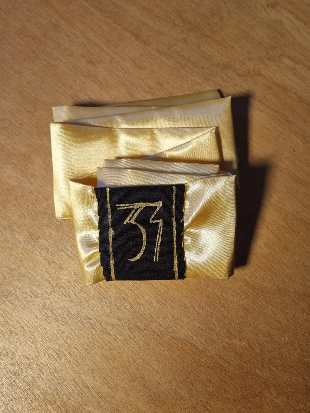 Brassard patch jaune sur-mesure pour cosplay Clair Obscur